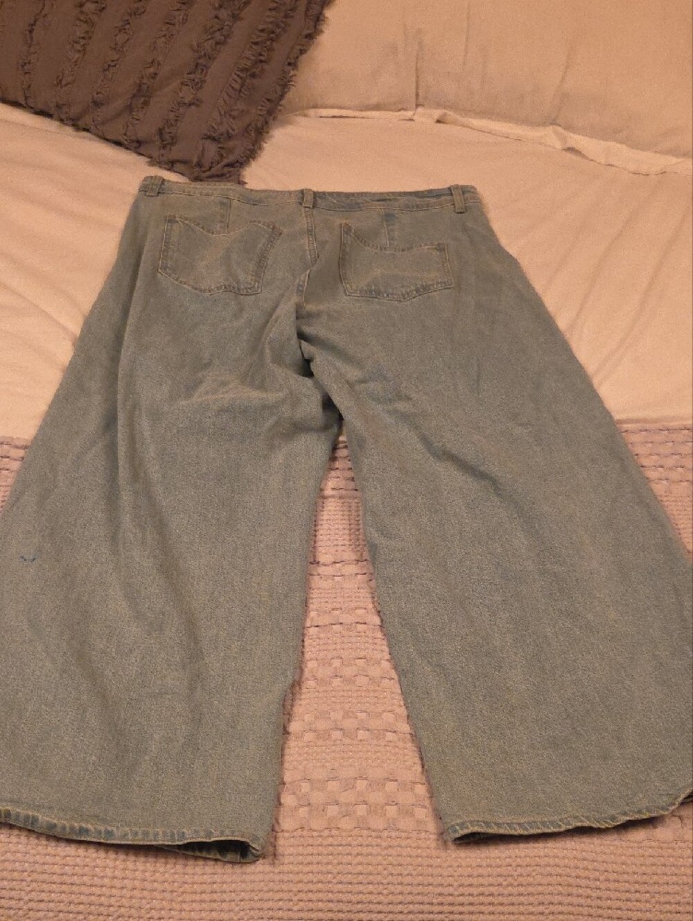 Universal Thread Light Wash Wide Leg Jeans - Picture 4 of 5